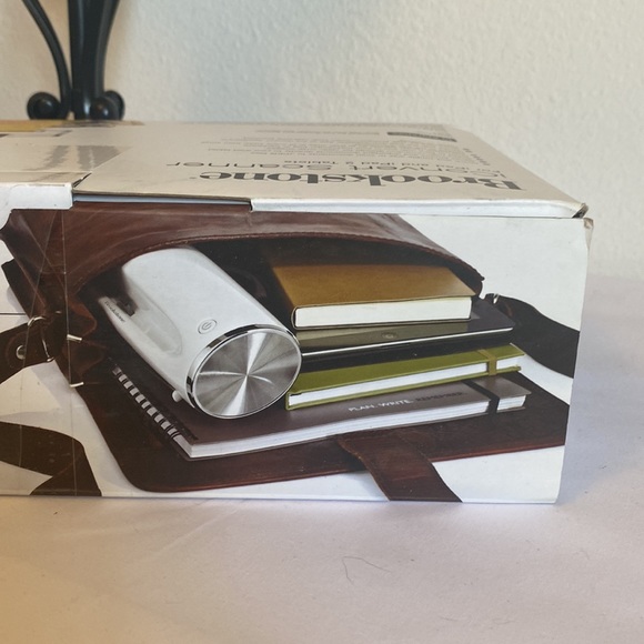 BROOKSTONE iCONVERT SCANNER FOR APPLE iPAD AND iPAD 2 TABLETS - Picture 10 of 11